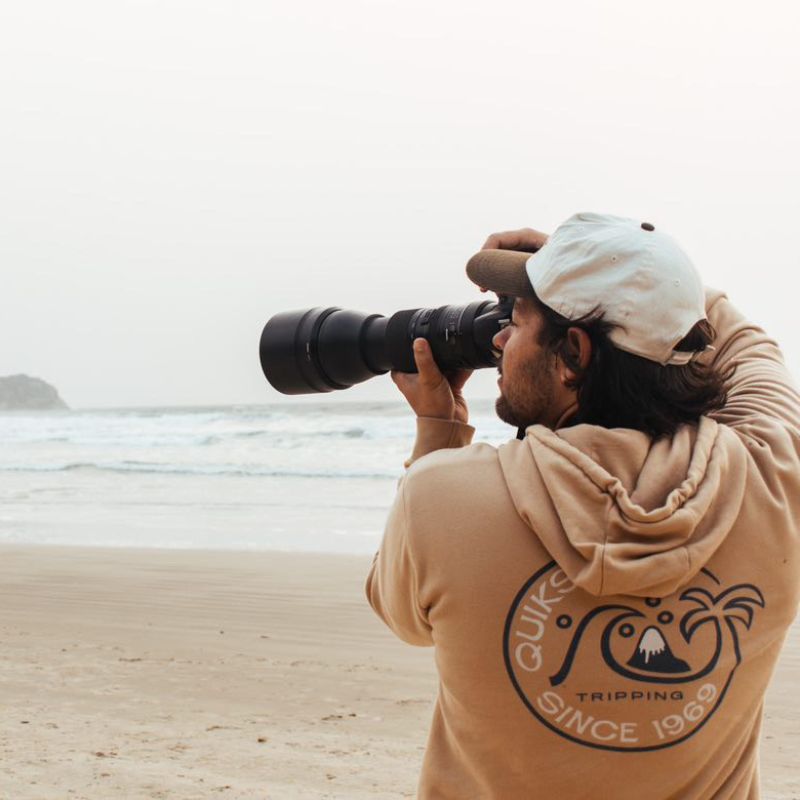 “Photographer Matheus Schneider capturing coastal landscapes for Mumbuca’s artisan collection – featured on Mumbuca.com”