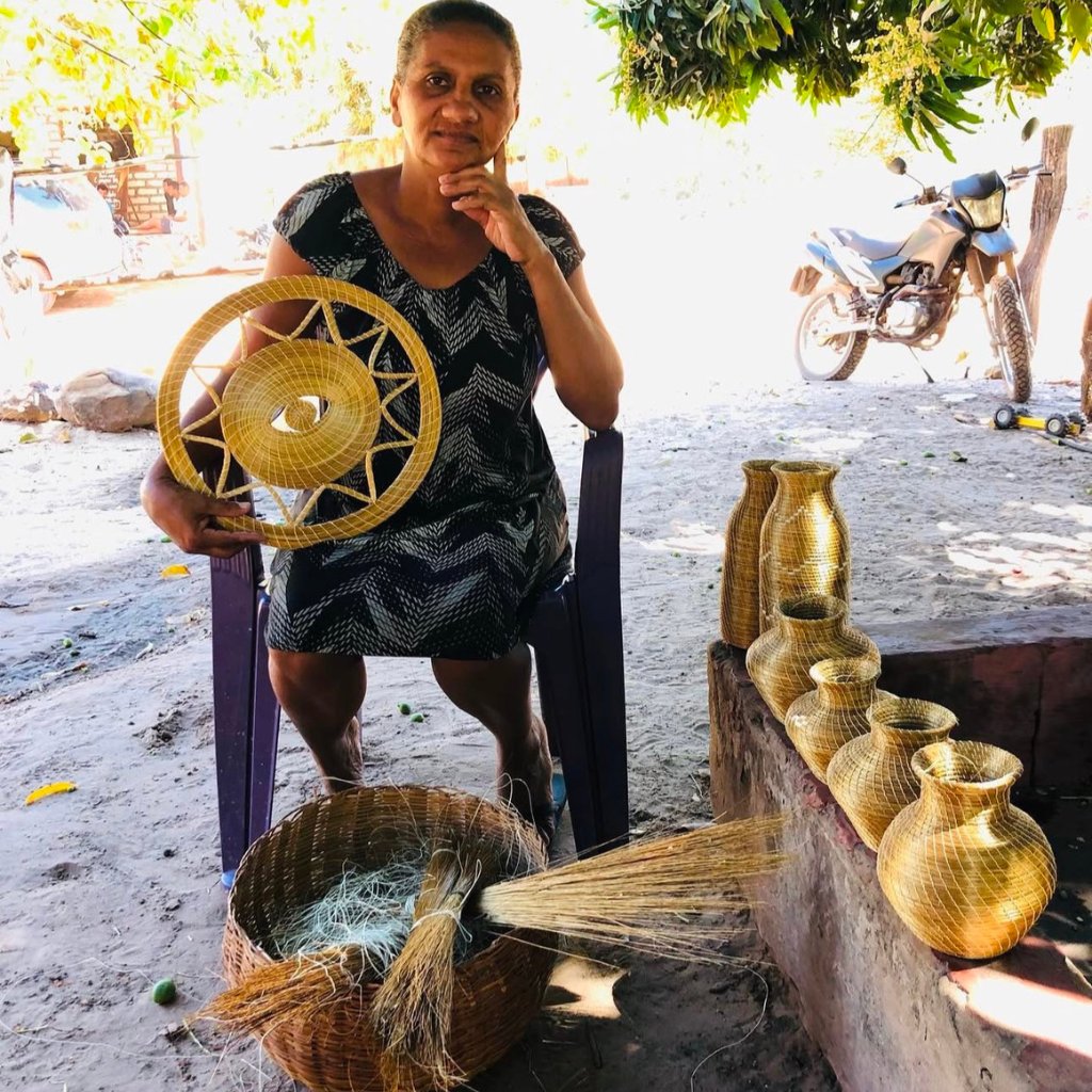 Mandela wall-art from Mumbuca made of golden grass