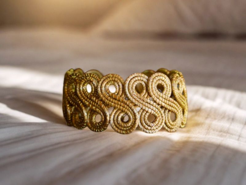 Handcrafted golden grass bracelet made by artisans in Brazil’s Jalapão region – available at Mumbuca.com