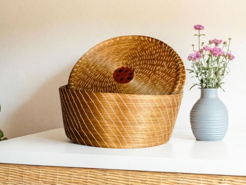 “Handwoven golden grass storage box crafted by Brazilian artisans – available at Mumbuca.com”

