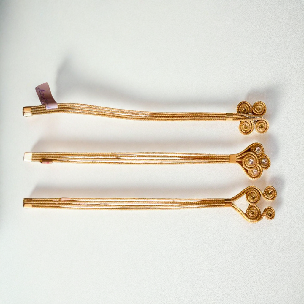 Golden Bloom Bracelet made with handwoven Brazilian Golden Grass, sustainable jewelry